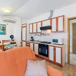 1 Bedroom Cozy Apartment In Pula *