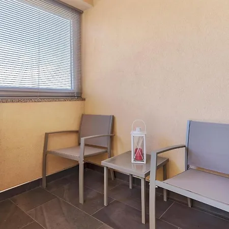 1 Bedroom Cozy In