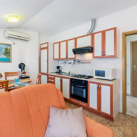 1 Bedroom Cozy In *