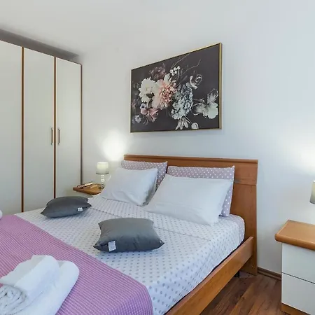 1 Bedroom Cozy In