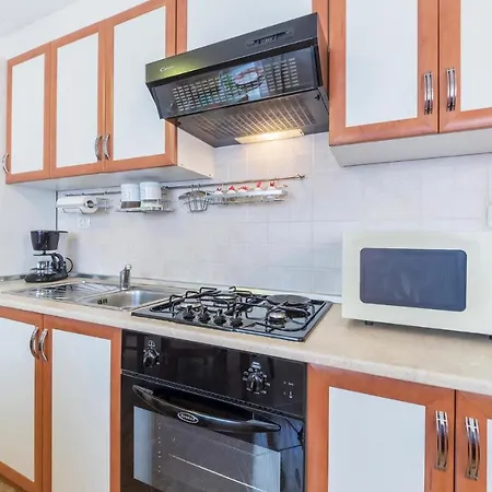 1 Bedroom Cozy Apartment In Pula