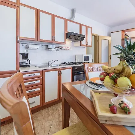 1 Bedroom Cozy Apartment In Pula شقة بولا