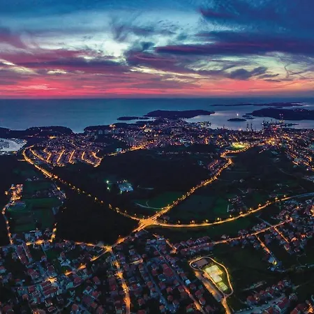 Gorgeous In With Wifi Апартаменти